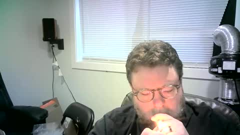 Mr. Happy online show from January 3, 5:53 pm