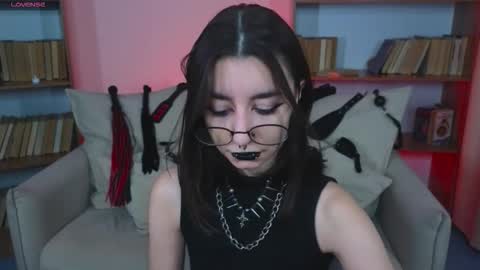 Snapshot of mistress__marcelline chatting on September 13, 9:53 am Marcelline online show from September 13, 9:53 am