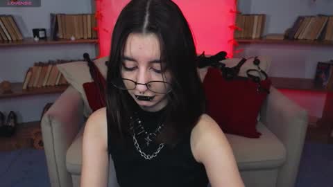 Snapshot of mistress__marcelline chatting on September 18, 9:33 am Marcelline online show from September 18, 9:33 am