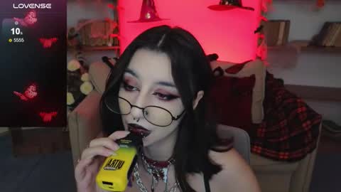 Snapshot of mistress__marcelline chatting on October 17, 9:45 am Marcelline online show from October 17, 9:45 am