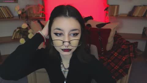 Snapshot of mistress__marcelline chatting on October 18, 9:21 am Marcelline online show from October 18, 9:21 am