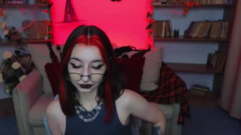 Snapshot of mistress__marcelline chatting on October 24, 9:38 am Marcelline online show from October 24, 9:38 am