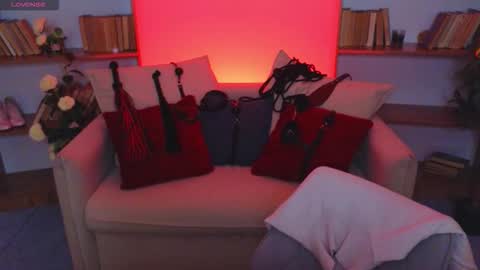 Snapshot of mistress__marcelline chatting on November 8, 9:42 am Marcelline online show from November 8, 9:42 am