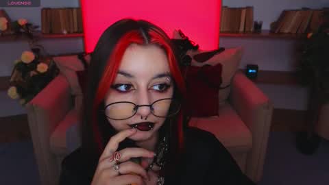 Snapshot of mistress__marcelline chatting on November 14, 10:47 am Marcelline online show from November 14, 10:47 am