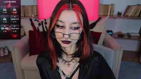 Snapshot of mistress__marcelline chatting on November 16, 11:05 am Marcelline online show from November 16, 11:05 am