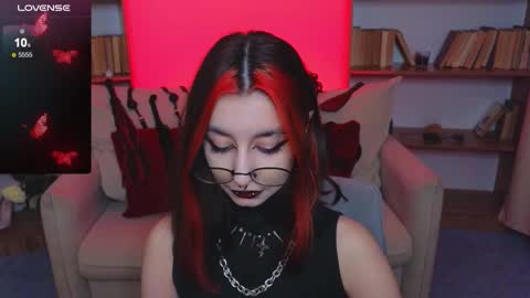 Snapshot of mistress__marcelline chatting on November 19, 10:15 am Marcelline online show from November 19, 10:15 am