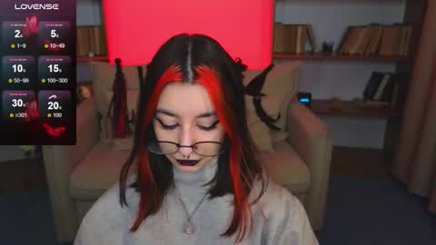 Snapshot of mistress__marcelline chatting on November 28, 10:51 am Marcelline online show from November 28, 10:51 am