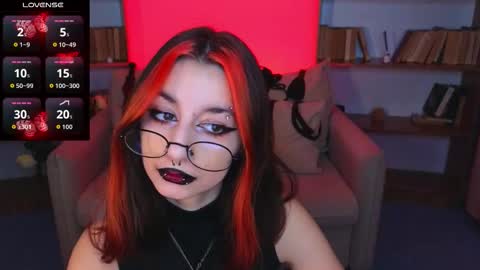 Snapshot of mistress__marcelline chatting on December 5, 9:51 am Marcelline online show from December 5, 9:51 am