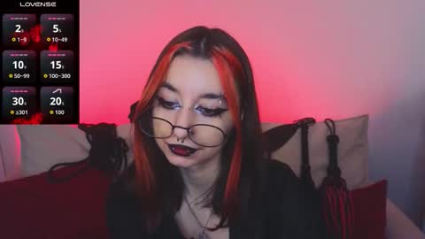 Snapshot of mistress__marcelline chatting on December 14, 10:20 am Marcelline online show from December 14, 10:20 am