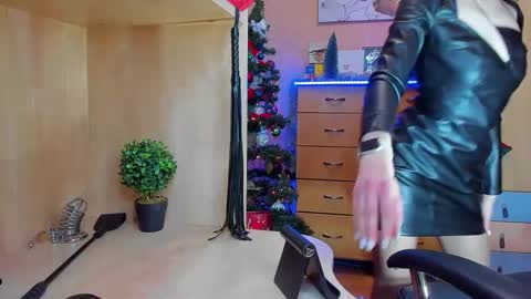 Mistress Kristi online show from December 23, 7:30 pm