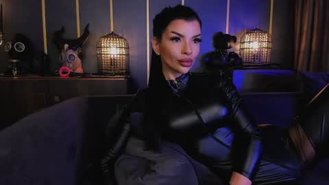Snapshot of mistresselenia chatting on December 4, 10:57 am Elenia online show from December 4, 10:57 am