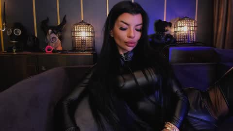 Snapshot of mistresselenia chatting on December 4, 3:21 pm Elenia online show from December 4, 3:21 pm