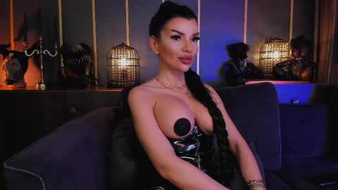 Snapshot of mistresselenia chatting on February 23, 12:27 pm Elenia online show from February 23, 12:27 pm