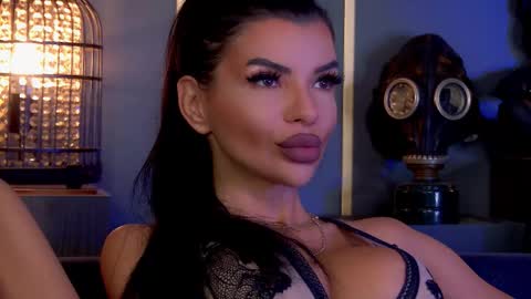 Snapshot of mistresselenia chatting on October 7, 12:24 pm Elenia online show from October 7, 12:24 pm