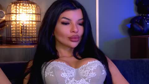 Snapshot of mistresselenia chatting on December 16, 11:37 am Elenia online show from December 16, 11:37 am