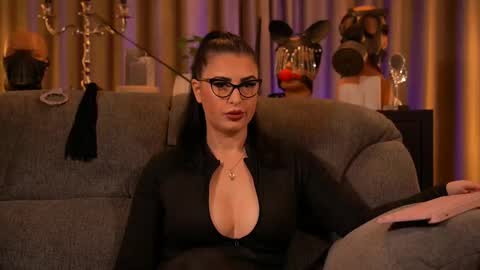 Mistress Kelly online show from September 15, 9:15 pm