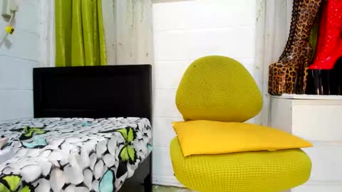 Snapshot of mistresstiffany69 chatting on October 6, 4:54 am Tiffany online show from October 6, 4:54 am