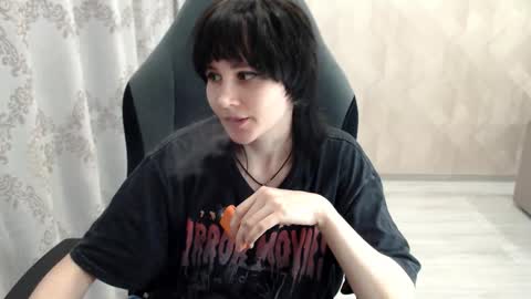 Snapshot of misty_dark chatting on October 14, 9:32 am misty_dark online show from October 14, 9:32 am