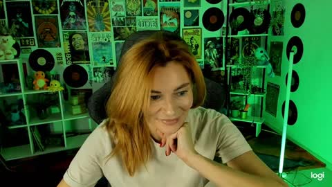 Snapshot of mistybarnes chatting on December 2, 8:41 am MistyBarnes NONUDE MODEL online show from December 2, 8:41 am