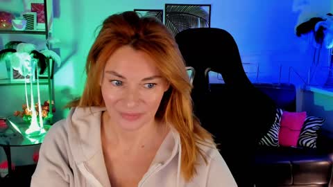 Snapshot of mistybarnes chatting on December 4, 8:34 am MistyBarnes NONUDE MODEL online show from December 4, 8:34 am