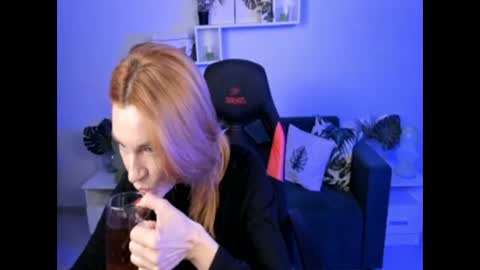 Snapshot of mistybarnes chatting on December 9, 9:17 am MistyBarnes NONUDE MODEL online show from December 9, 9:17 am