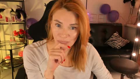 Snapshot of mistybarnes chatting on December 12, 9:08 am MistyBarnes NONUDE MODEL online show from December 12, 9:08 am