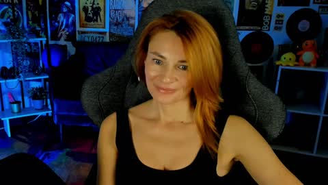 Snapshot of mistybarnes chatting on December 15, 1:11 pm MistyBarnes NONUDE MODEL online show from December 15, 1:11 pm