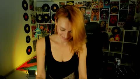 Snapshot of mistybarnes chatting on December 15, 4:15 pm MistyBarnes NONUDE MODEL online show from December 15, 4:15 pm