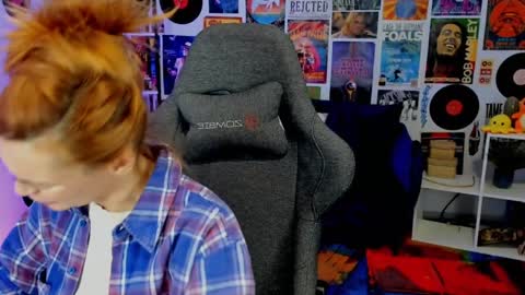 Snapshot of mistybarnes chatting on December 16, 9:35 am MistyBarnes NONUDE MODEL online show from December 16, 9:35 am