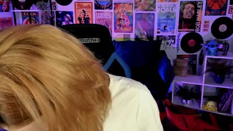 Snapshot of mistybarnes chatting on December 28, 5:35 pm MistyBarnes NONUDE MODEL online show from December 28, 5:35 pm