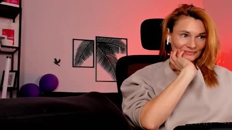 Snapshot of mistybarnes chatting on January 9, 11:58 am MistyBarnes NONUDE MODEL online show from January 9, 11:58 am