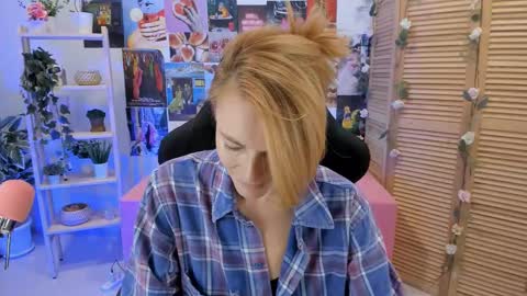 Snapshot of mistybarnes chatting on March 2, 9:21 am MistyBarnes NONUDE MODEL online show from March 2, 9:21 am