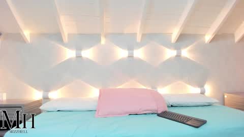 mizzhell_ online show from October 1, 12:44 pm