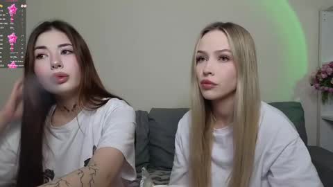 Snapshot of mmkakpoxyi22 chatting on December 14, 9:45 pm alice and ray online show from December 14, 9:45 pm