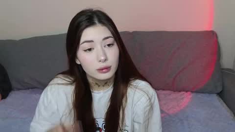 Snapshot of mmkakpoxyi22 chatting on January 12, 11:15 pm alice and ray online show from January 12, 11:15 pm