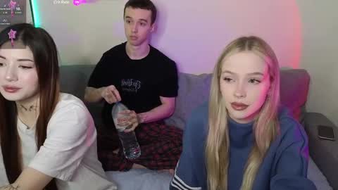 Snapshot of mmkakpoxyi22 chatting on January 24, 8:54 pm alice and ray online show from January 24, 8:54 pm