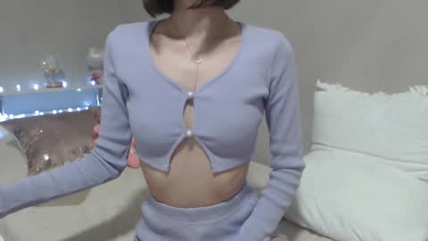 Snapshot of mmmeoww chatting on December 10, 6:28 pm Ariela online show from December 10, 6:28 pm