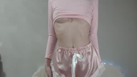 Snapshot of mmmeoww chatting on January 15, 12:19 am Ariela online show from January 15, 12:19 am