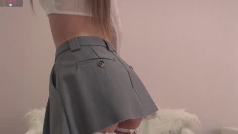 Snapshot of mmmeoww chatting on October 1, 2:01 pm Ariela online show from October 1, 2:01 pm