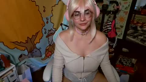 Snapshot of mochi_rainbow chatting on January 27, 10:38 pm The Mochi Rainbow Variety Show online show from January 27, 10:38 pm