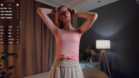 Laura online show from November 26, 1:17 am