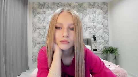 Snapshot of molly_555 chatting on October 13, 2:11 am Sima online show from October 13, 2:11 am