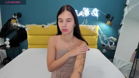 Snapshot of molly__cutie chatting on October 26, 2:06 am Molly online show from October 26, 2:06 am