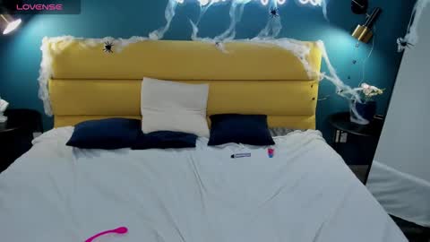 Snapshot of molly__cutie chatting on October 31, 1:34 pm Molly online show from October 31, 1:34 pm