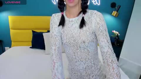 Snapshot of molly__cutie chatting on November 30, 2:04 am Molly online show from November 30, 2:04 am