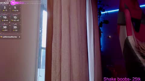 Snapshot of molly__percocet13 chatting on October 1, 6:19 am online show from October 1, 6:19 am