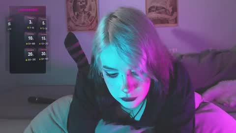 Molly Crow online show from December 16, 9:52 pm