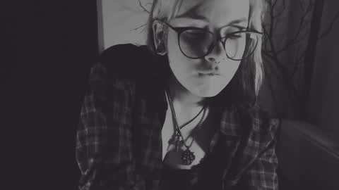 Molly Crow online show from January 22, 8:49 pm