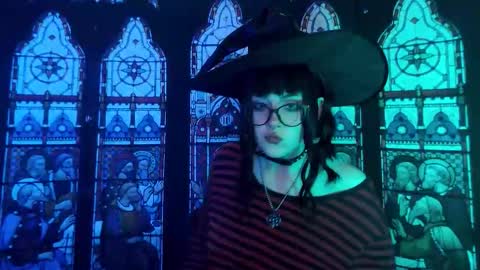 Molly Crow online show from October 11, 8:40 pm