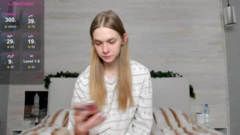 Snapshot of molly_hunt chatting on January 6, 3:42 am Molly Hunt online show from January 6, 3:42 am